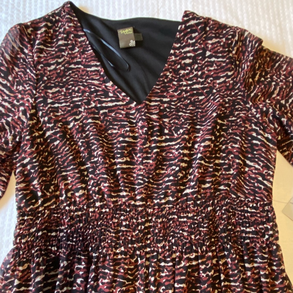 Just Taylor Long Sleeve V-Neck Midi Dress Size 16W NWT - Picture 8 of 8